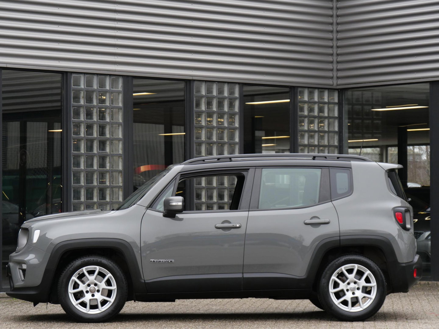 Jeep Renegade 1.3T LIMITED/ AFN. TREKHAAK/ CARPLAY/ PDC V+A/ ALL-SEASON BANDEN