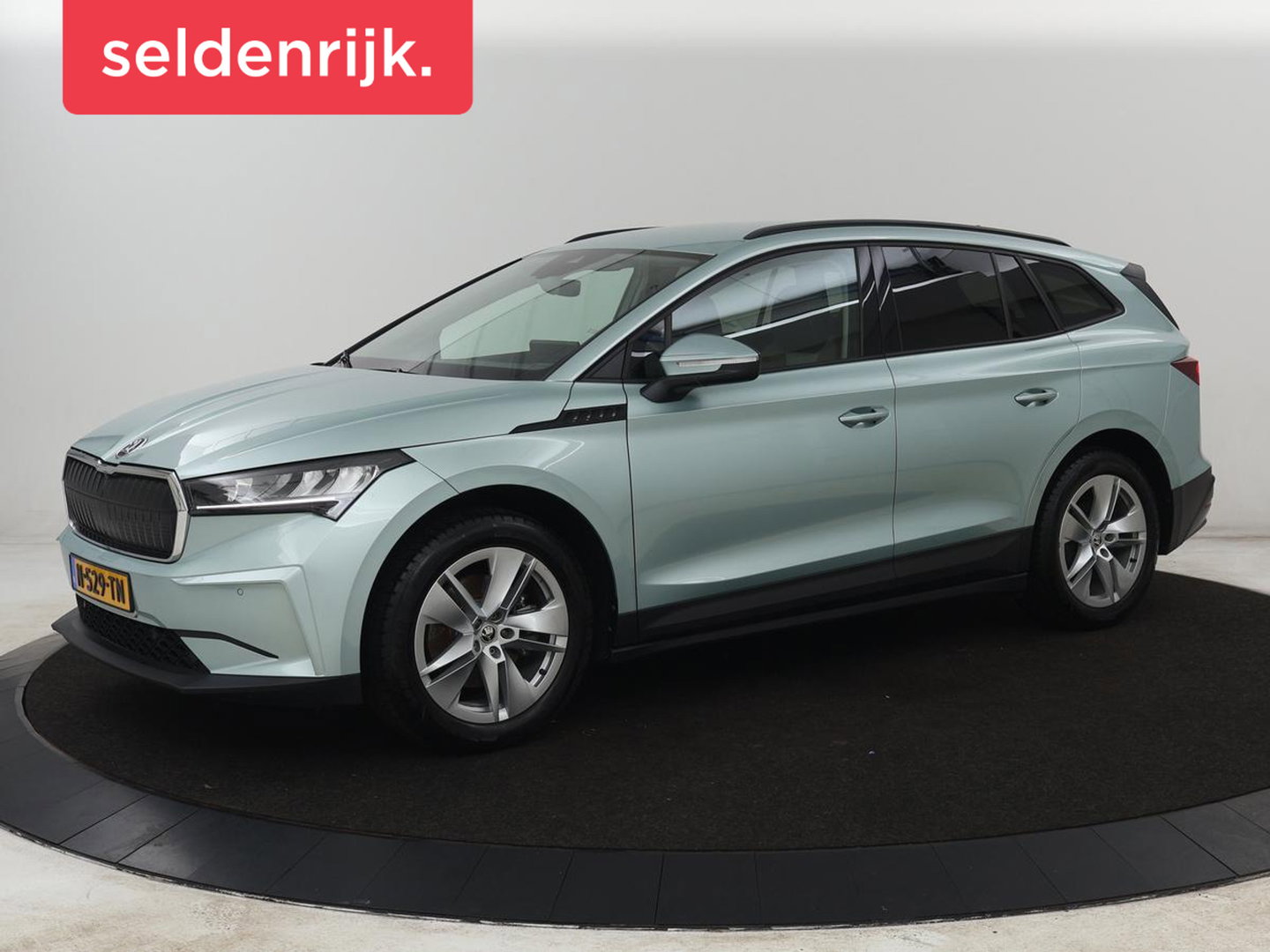 Škoda Enyaq iV 60 | SOH 91% | Trekhaak | Stoelverwarming | Camera | Sportstuur | Carplay | Navigatie | Cruise control | Full LED | Half leder | DAB | Parkeerhulp | Sfeerverlichting | Climate control