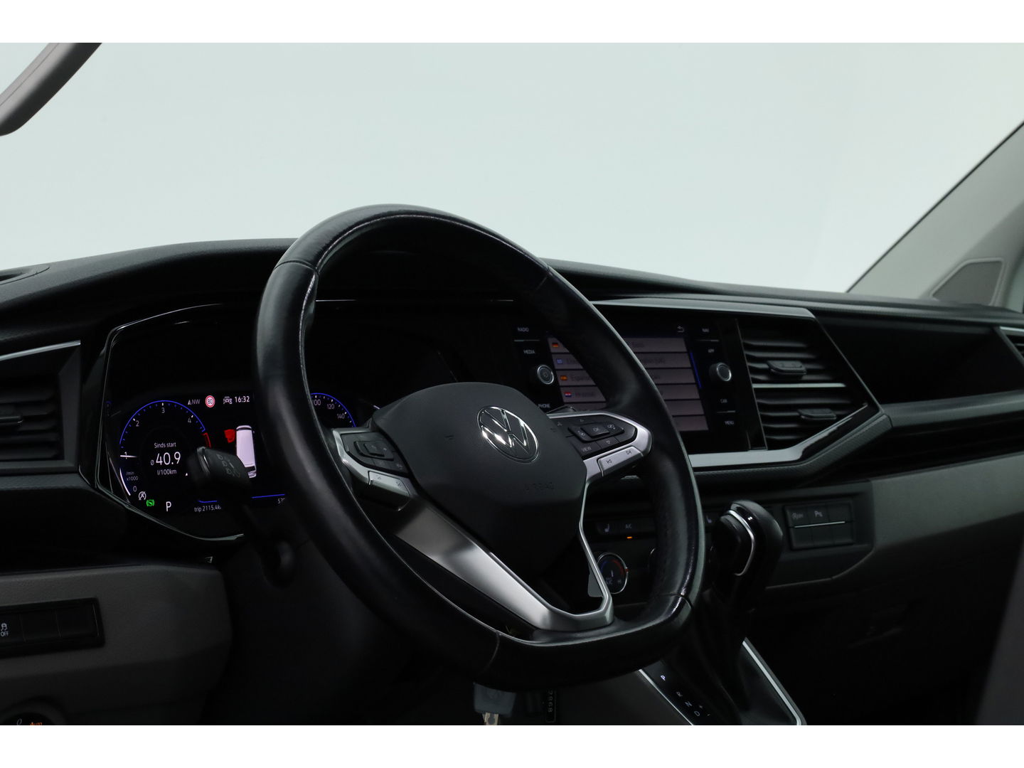 Volkswagen Transporter 2.0 TDI L2H1 4Motion Automaat/DSG Comfortline | Standkachel | Dig. Cockpit | Camera+PDC | Stoelverw. | Adapt. Cruise | Nav+App.Connect | LED