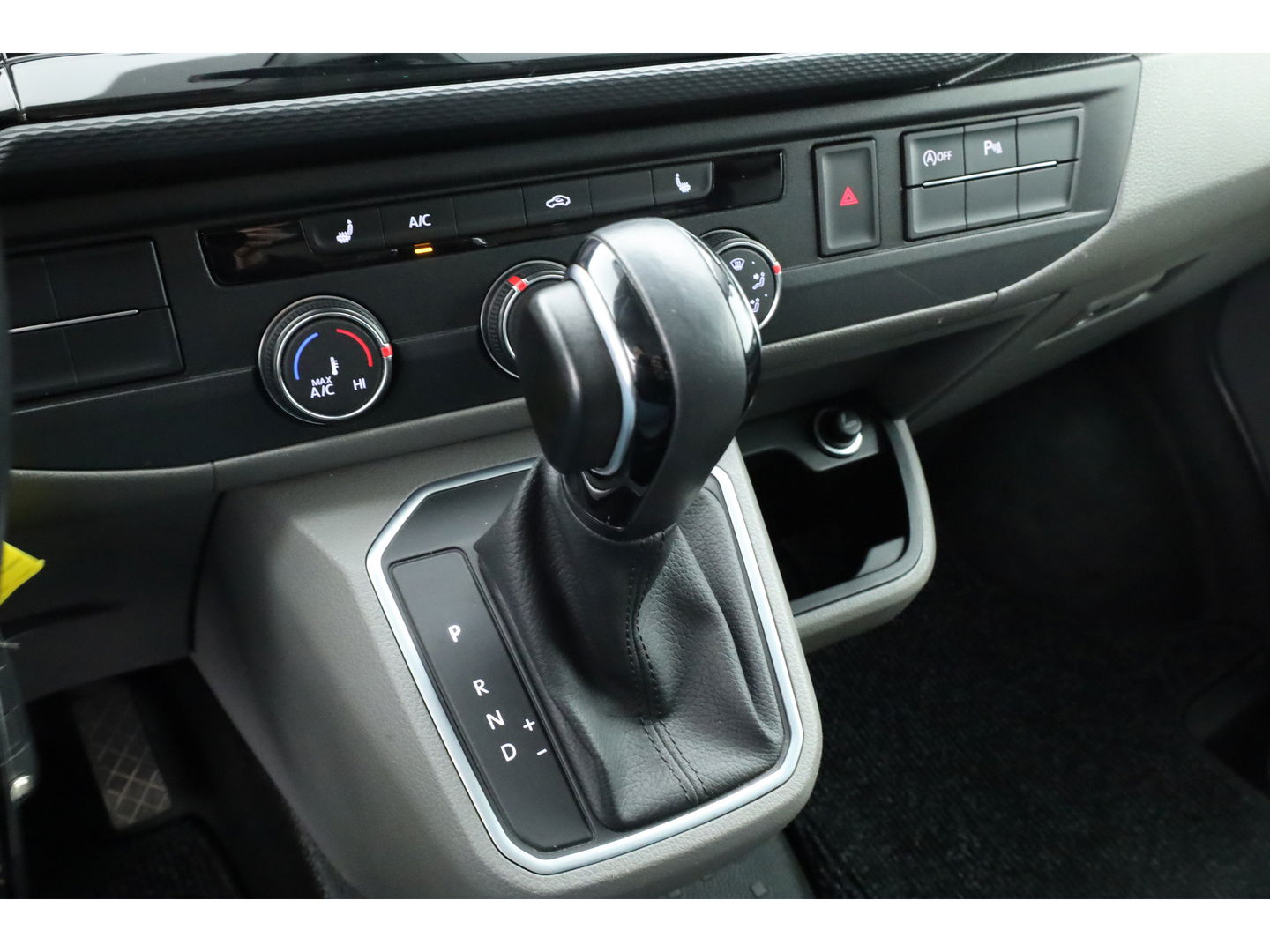 Volkswagen Transporter 2.0 TDI L2H1 4Motion Automaat/DSG Comfortline | Standkachel | Dig. Cockpit | Camera+PDC | Stoelverw. | Adapt. Cruise | Nav+App.Connect | LED