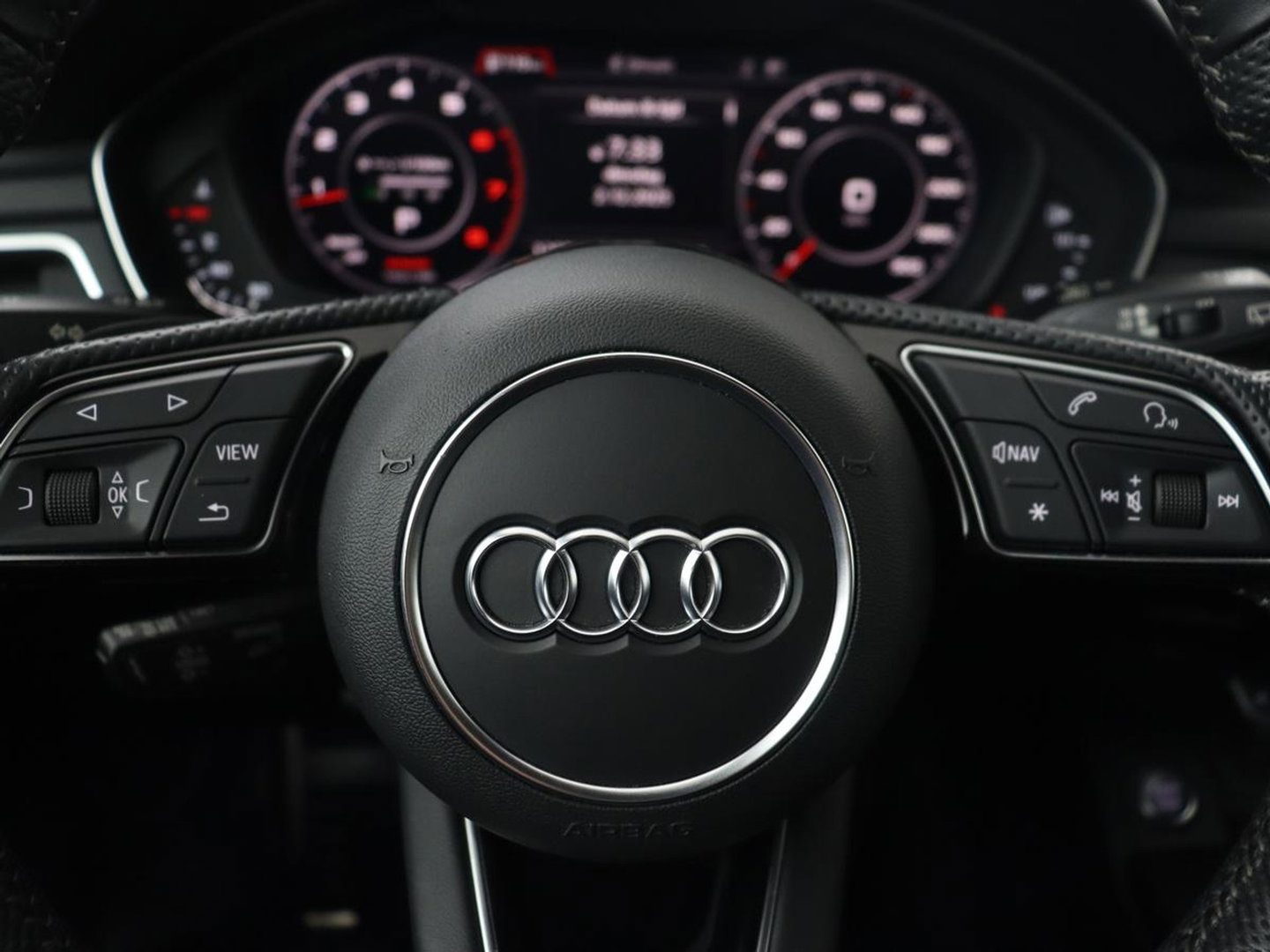 Audi A4 40 TFSI Sport S Line Black Edition | Stoelverwarming | Adaptive cruise | Keyless | Virtual Cockpit | Carplay | Half leder | Navigatie | Full LED | 19'' | Sportstoelen | Sfeerverlichting