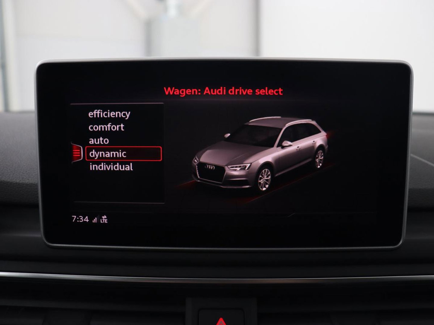 Audi A4 40 TFSI Sport S Line Black Edition | Stoelverwarming | Adaptive cruise | Keyless | Virtual Cockpit | Carplay | Half leder | Navigatie | Full LED | 19'' | Sportstoelen | Sfeerverlichting