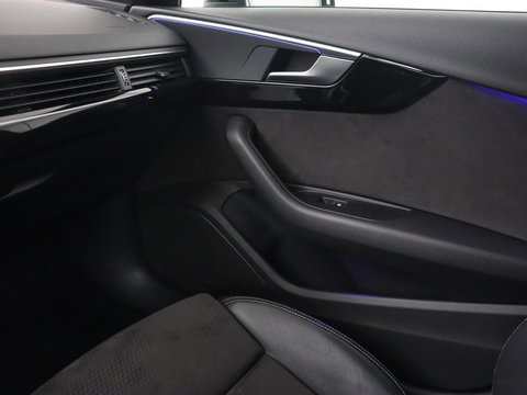 Audi A4 40 TFSI Sport S Line Black Edition | Stoelverwarming | Adaptive cruise | Keyless | Virtual Cockpit | Carplay | Half leder | Navigatie | Full LED | 19'' | Sportstoelen | Sfeerverlichting