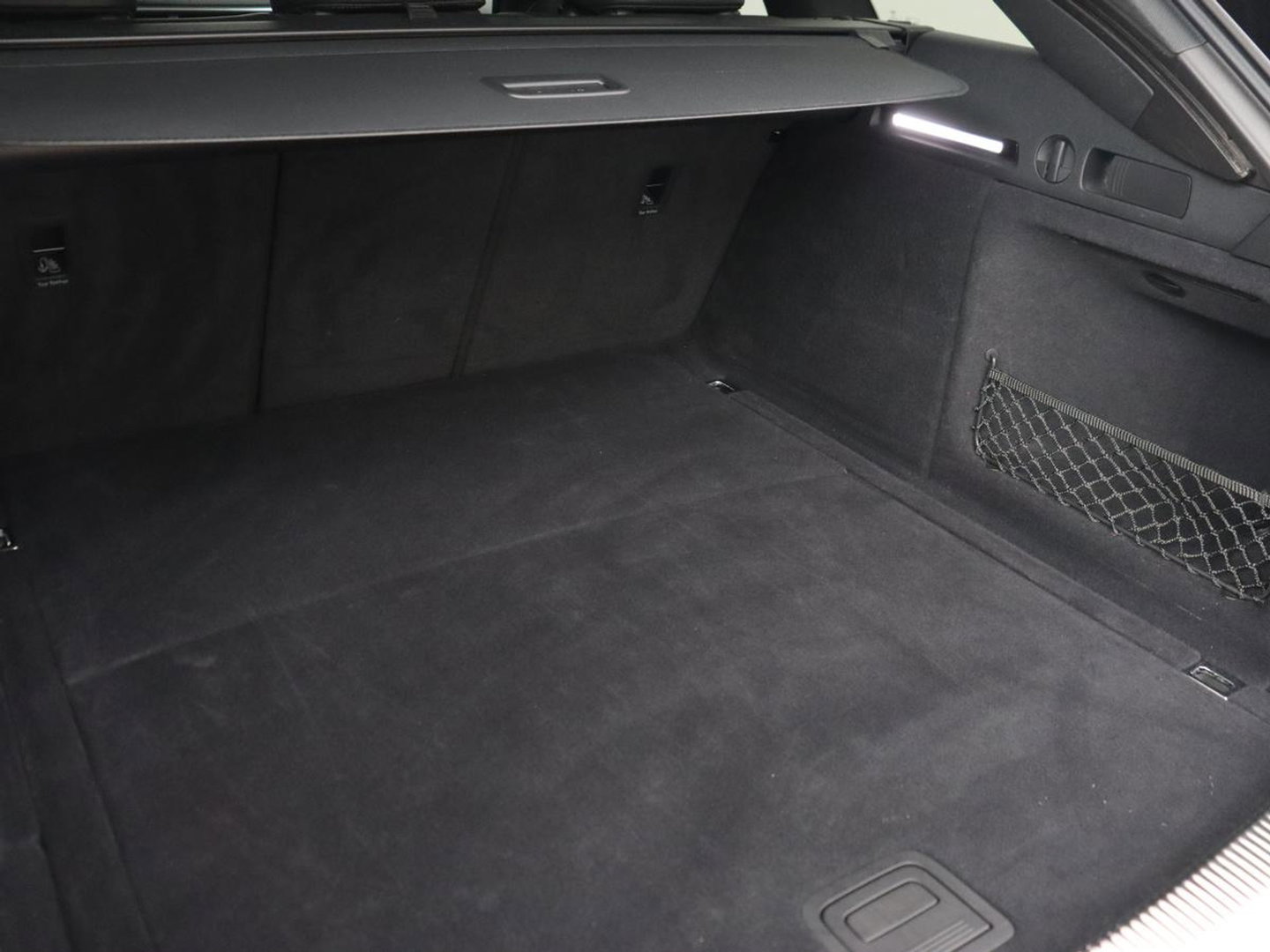 Audi A4 40 TFSI Sport S Line Black Edition | Stoelverwarming | Adaptive cruise | Keyless | Virtual Cockpit | Carplay | Half leder | Navigatie | Full LED | 19'' | Sportstoelen | Sfeerverlichting