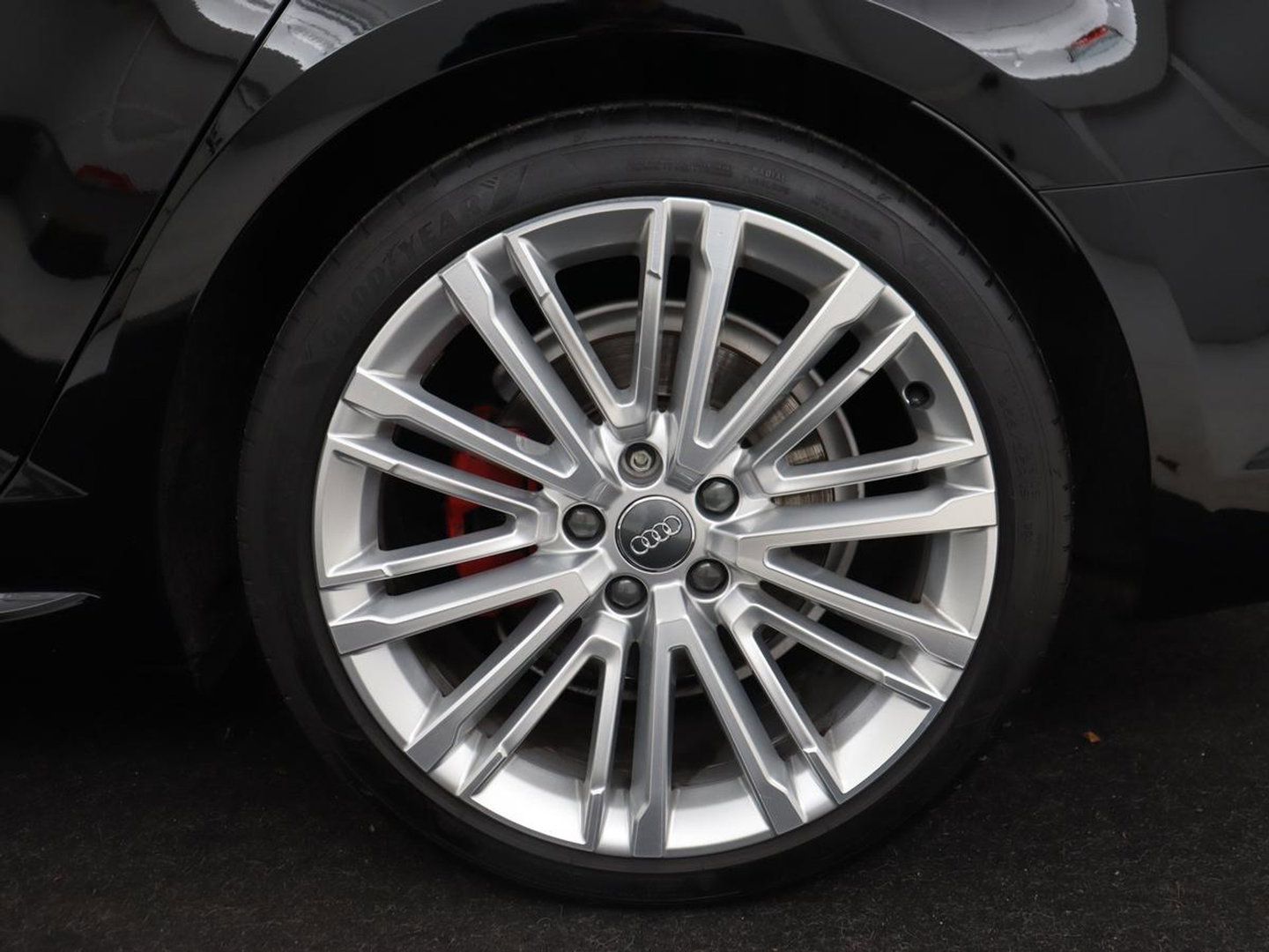 Audi A4 40 TFSI Sport S Line Black Edition | Stoelverwarming | Adaptive cruise | Keyless | Virtual Cockpit | Carplay | Half leder | Navigatie | Full LED | 19'' | Sportstoelen | Sfeerverlichting