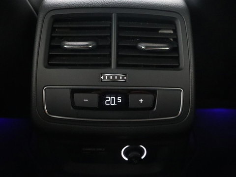 Audi A4 40 TFSI Sport S Line Black Edition | Stoelverwarming | Adaptive cruise | Keyless | Virtual Cockpit | Carplay | Half leder | Navigatie | Full LED | 19'' | Sportstoelen | Sfeerverlichting