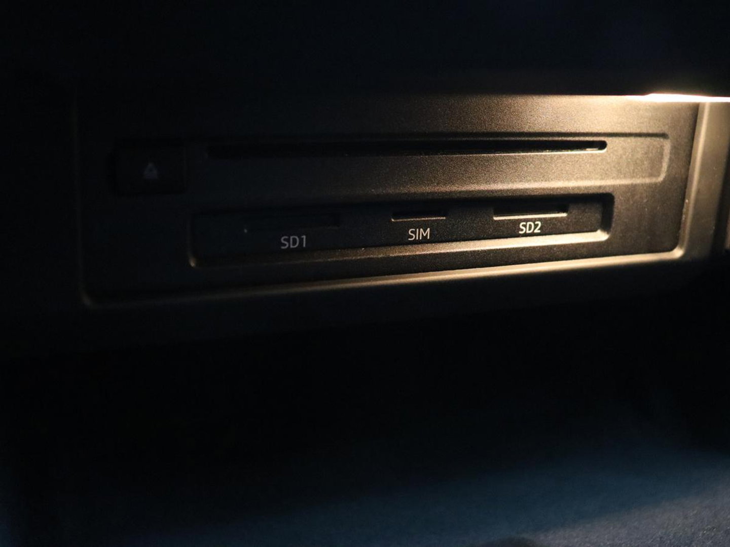 Audi A4 40 TFSI Sport S Line Black Edition | Stoelverwarming | Adaptive cruise | Keyless | Virtual Cockpit | Carplay | Half leder | Navigatie | Full LED | 19'' | Sportstoelen | Sfeerverlichting