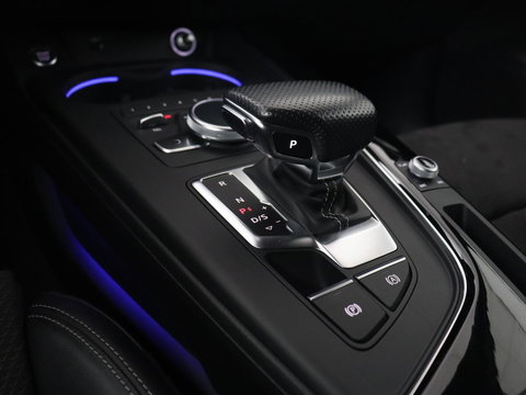 Audi A4 40 TFSI Sport S Line Black Edition | Stoelverwarming | Adaptive cruise | Keyless | Virtual Cockpit | Carplay | Half leder | Navigatie | Full LED | 19'' | Sportstoelen | Sfeerverlichting