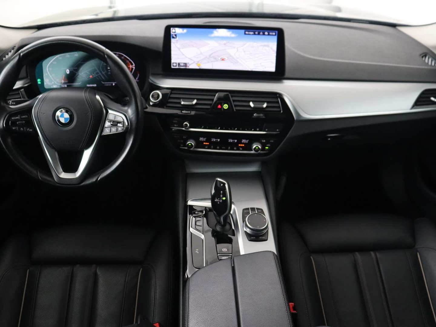 BMW 5 Serie 520i Business Edition Plus | Nappaleder | Stoelverwarming | Carplay | Laserlicht | Navigatie | Live Cockpit | Parkeerhulp | Climate control | Comfortstoelen | Cruise control | Bluetooth