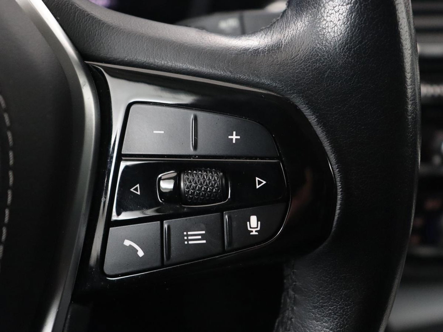 BMW 5 Serie 520i Business Edition Plus | Nappaleder | Stoelverwarming | Carplay | Laserlicht | Navigatie | Live Cockpit | Parkeerhulp | Climate control | Comfortstoelen | Cruise control | Bluetooth