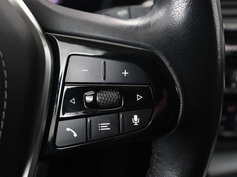 BMW 5 Serie 520i Business Edition Plus | Nappaleder | Stoelverwarming | Carplay | Laserlicht | Navigatie | Live Cockpit | Parkeerhulp | Climate control | Comfortstoelen | Cruise control | Bluetooth