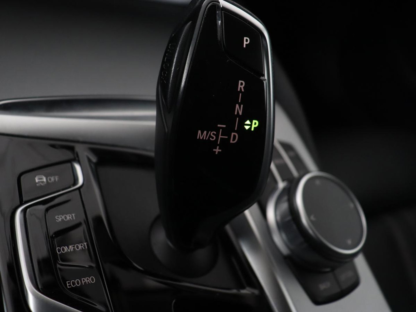 BMW 5 Serie 520i Business Edition Plus | Nappaleder | Stoelverwarming | Carplay | Laserlicht | Navigatie | Live Cockpit | Parkeerhulp | Climate control | Comfortstoelen | Cruise control | Bluetooth