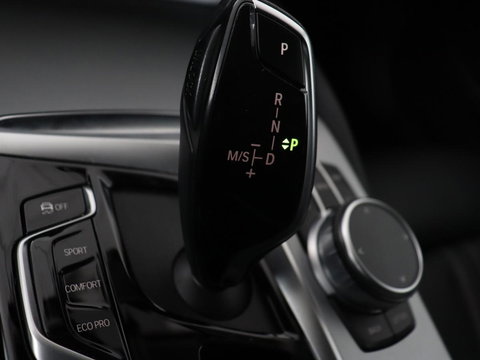 BMW 5 Serie 520i Business Edition Plus | Nappaleder | Stoelverwarming | Carplay | Laserlicht | Navigatie | Live Cockpit | Parkeerhulp | Climate control | Comfortstoelen | Cruise control | Bluetooth
