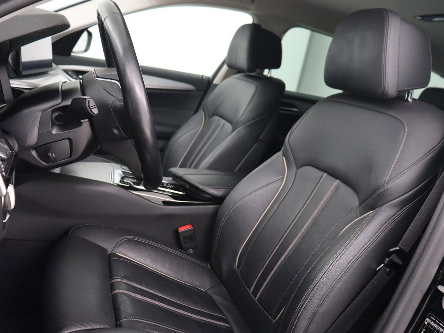 BMW 5 Serie 520i Business Edition Plus | Nappaleder | Stoelverwarming | Carplay | Laserlicht | Navigatie | Live Cockpit | Parkeerhulp | Climate control | Comfortstoelen | Cruise control | Bluetooth