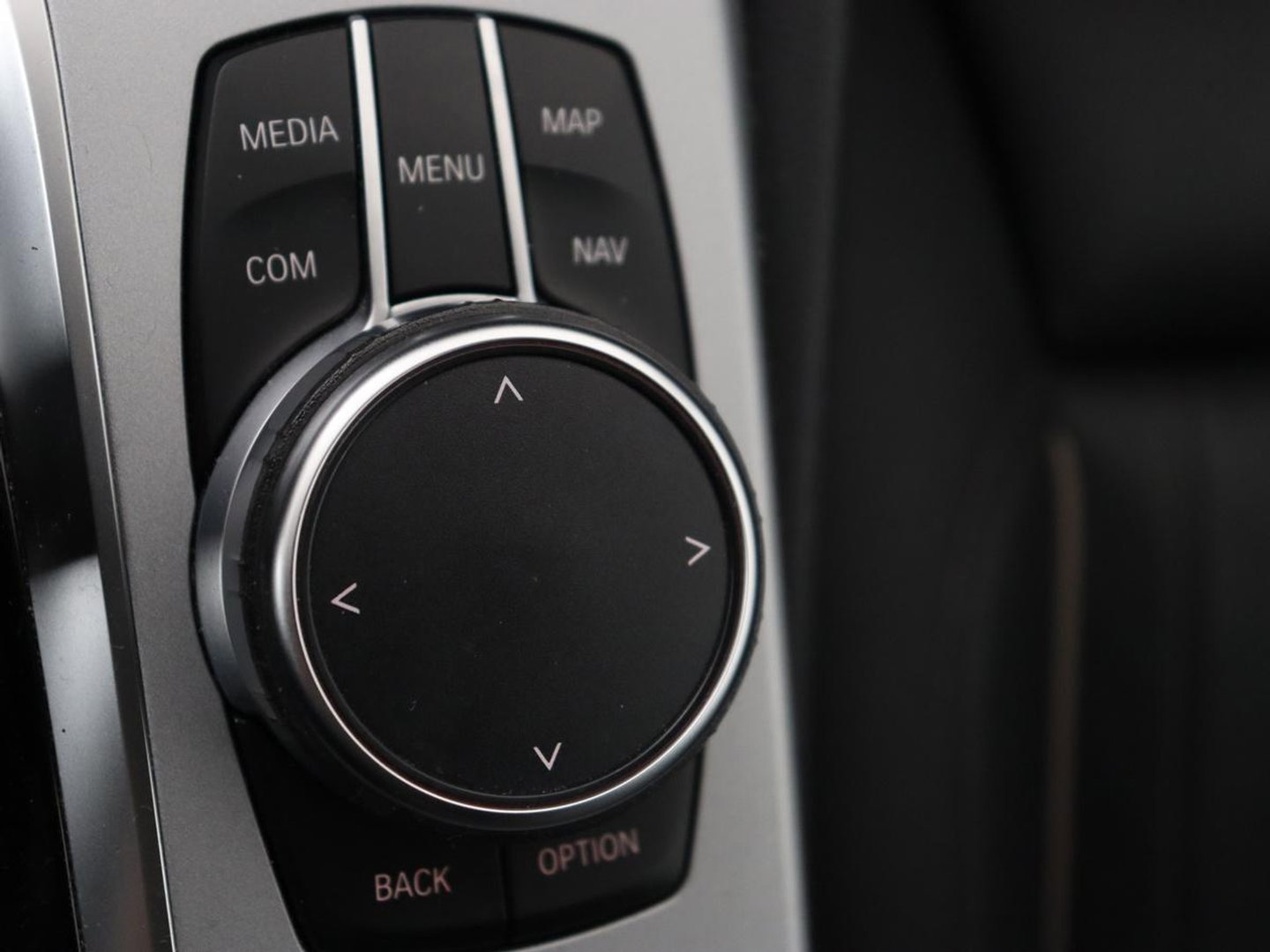 BMW 5 Serie 520i Business Edition Plus | Nappaleder | Stoelverwarming | Carplay | Laserlicht | Navigatie | Live Cockpit | Parkeerhulp | Climate control | Comfortstoelen | Cruise control | Bluetooth