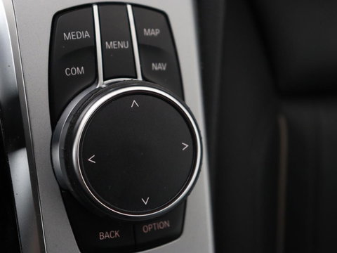 BMW 5 Serie 520i Business Edition Plus | Nappaleder | Stoelverwarming | Carplay | Laserlicht | Navigatie | Live Cockpit | Parkeerhulp | Climate control | Comfortstoelen | Cruise control | Bluetooth