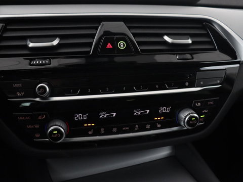 BMW 5 Serie 520i Business Edition Plus | Nappaleder | Stoelverwarming | Carplay | Laserlicht | Navigatie | Live Cockpit | Parkeerhulp | Climate control | Comfortstoelen | Cruise control | Bluetooth