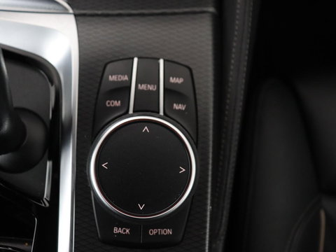 BMW 5 Serie 520i M Sport | Leder | Stoelverwarming | Carplay | 19'' | Sportstoelen | Live Cockpit | Navigatie | Parkeerhulp | Adaptief LED | Memory | Keyless start