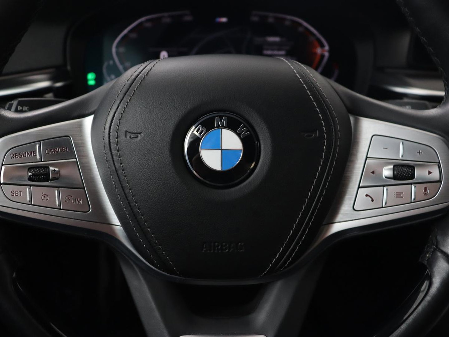 BMW 5 Serie 520i M Sport | Leder | Stoelverwarming | Carplay | 19'' | Sportstoelen | Live Cockpit | Navigatie | Parkeerhulp | Adaptief LED | Memory | Keyless start