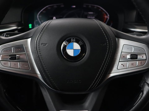 BMW 5 Serie 520i M Sport | Leder | Stoelverwarming | Carplay | 19'' | Sportstoelen | Live Cockpit | Navigatie | Parkeerhulp | Adaptief LED | Memory | Keyless start