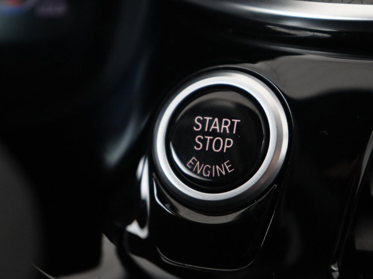 BMW 5 Serie 520i M Sport | Leder | Stoelverwarming | Carplay | 19'' | Sportstoelen | Live Cockpit | Navigatie | Parkeerhulp | Adaptief LED | Memory | Keyless start