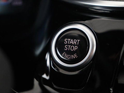 BMW 5 Serie 520i M Sport | Leder | Stoelverwarming | Carplay | 19'' | Sportstoelen | Live Cockpit | Navigatie | Parkeerhulp | Adaptief LED | Memory | Keyless start