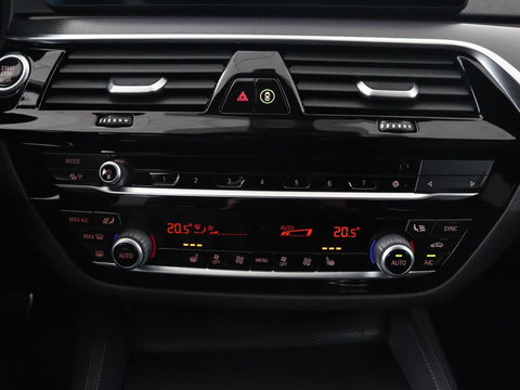 BMW 5 Serie 520i M Sport | Leder | Stoelverwarming | Carplay | 19'' | Sportstoelen | Live Cockpit | Navigatie | Parkeerhulp | Adaptief LED | Memory | Keyless start