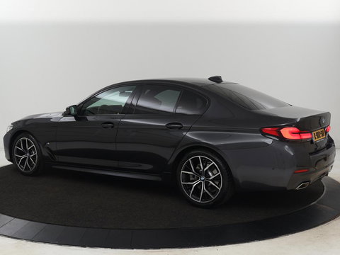 BMW 5 Serie 520i M Sport | Leder | Stoelverwarming | Carplay | 19'' | Sportstoelen | Live Cockpit | Navigatie | Parkeerhulp | Adaptief LED | Memory | Keyless start