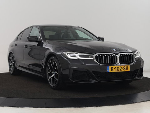 BMW 5 Serie 520i M Sport | Leder | Stoelverwarming | Carplay | 19'' | Sportstoelen | Live Cockpit | Navigatie | Parkeerhulp | Adaptief LED | Memory | Keyless start