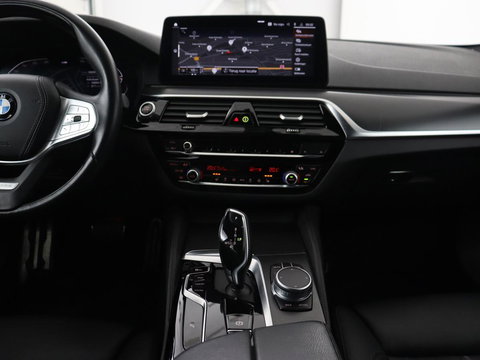 BMW 5 Serie 520i M Sport | Leder | Stoelverwarming | Carplay | 19'' | Sportstoelen | Live Cockpit | Navigatie | Parkeerhulp | Adaptief LED | Memory | Keyless start