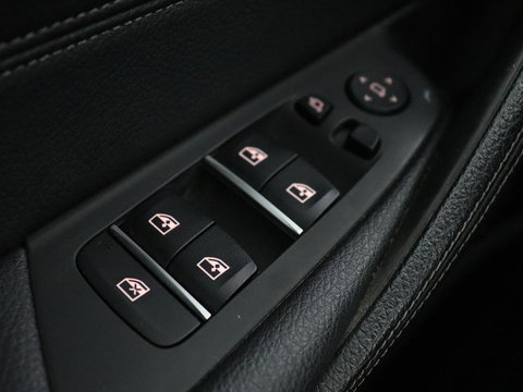 BMW 5 Serie 520i M Sport | Leder | Stoelverwarming | Carplay | 19'' | Sportstoelen | Live Cockpit | Navigatie | Parkeerhulp | Adaptief LED | Memory | Keyless start