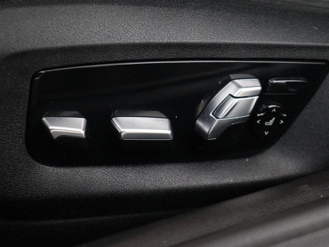 BMW 5 Serie 520i M Sport | Leder | Stoelverwarming | Carplay | 19'' | Sportstoelen | Live Cockpit | Navigatie | Parkeerhulp | Adaptief LED | Memory | Keyless start