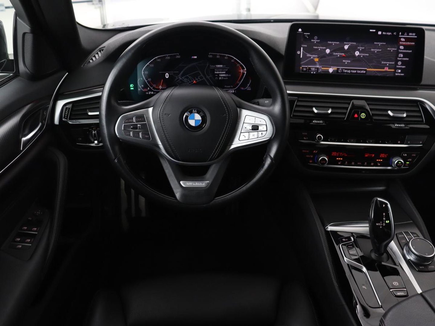 BMW 5 Serie 520i M Sport | Leder | Stoelverwarming | Carplay | 19'' | Sportstoelen | Live Cockpit | Navigatie | Parkeerhulp | Adaptief LED | Memory | Keyless start