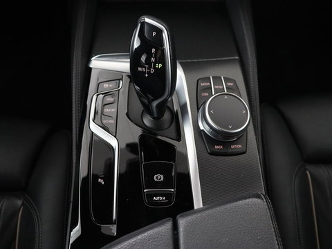 BMW 5 Serie 520i M Sport | Leder | Stoelverwarming | Carplay | 19'' | Sportstoelen | Live Cockpit | Navigatie | Parkeerhulp | Adaptief LED | Memory | Keyless start