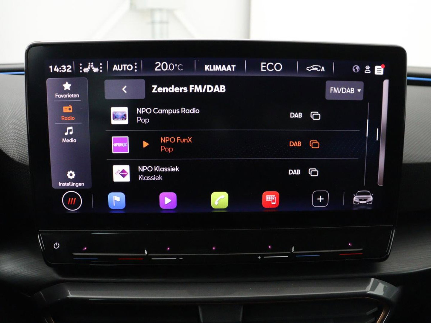 CUPRA Leon 1.4 eHybrid | Stoelverwarming | Adaptive cruise | Navigatie | Carplay | Sportstoelen | Stuurverwarming | Parkeerhulp | Full LED | Keyless | Half leder | PHEV | Plug In