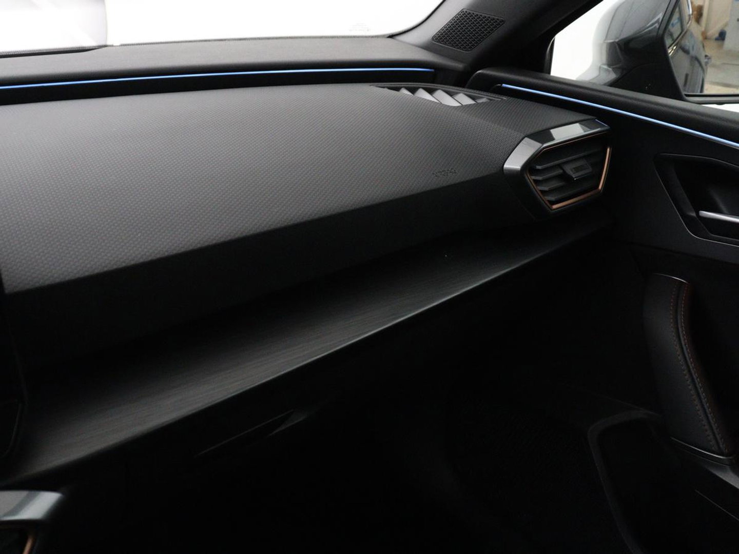 CUPRA Leon 1.4 eHybrid | Stoelverwarming | Adaptive cruise | Navigatie | Carplay | Sportstoelen | Stuurverwarming | Parkeerhulp | Full LED | Keyless | Half leder | PHEV | Plug In