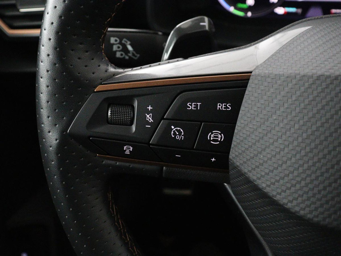 CUPRA Leon 1.4 eHybrid | Stoelverwarming | Adaptive cruise | Navigatie | Carplay | Sportstoelen | Stuurverwarming | Parkeerhulp | Full LED | Keyless | Half leder | PHEV | Plug In