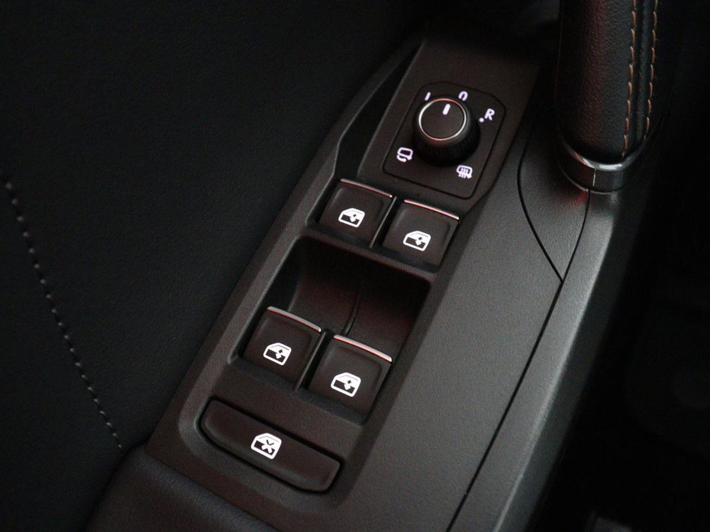 CUPRA Leon 1.4 eHybrid | Stoelverwarming | Adaptive cruise | Navigatie | Carplay | Sportstoelen | Stuurverwarming | Parkeerhulp | Full LED | Keyless | Half leder | PHEV | Plug In