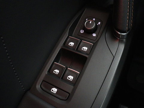 CUPRA Leon 1.4 eHybrid | Stoelverwarming | Adaptive cruise | Navigatie | Carplay | Sportstoelen | Stuurverwarming | Parkeerhulp | Full LED | Keyless | Half leder | PHEV | Plug In