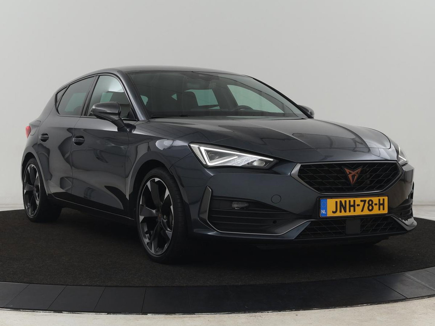 CUPRA Leon 1.4 eHybrid | Stoelverwarming | Adaptive cruise | Navigatie | Carplay | Sportstoelen | Stuurverwarming | Parkeerhulp | Full LED | Keyless | Half leder | PHEV | Plug In