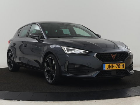 CUPRA Leon 1.4 eHybrid | Stoelverwarming | Adaptive cruise | Navigatie | Carplay | Sportstoelen | Stuurverwarming | Parkeerhulp | Full LED | Keyless | Half leder | PHEV | Plug In