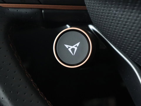 CUPRA Leon 1.5 eHybrid Business | Stoelverwarming | Adaptive cruise | Camera | Carplay | Sportstoelen | Matrix LED | Keyless | PHEV | Plug In