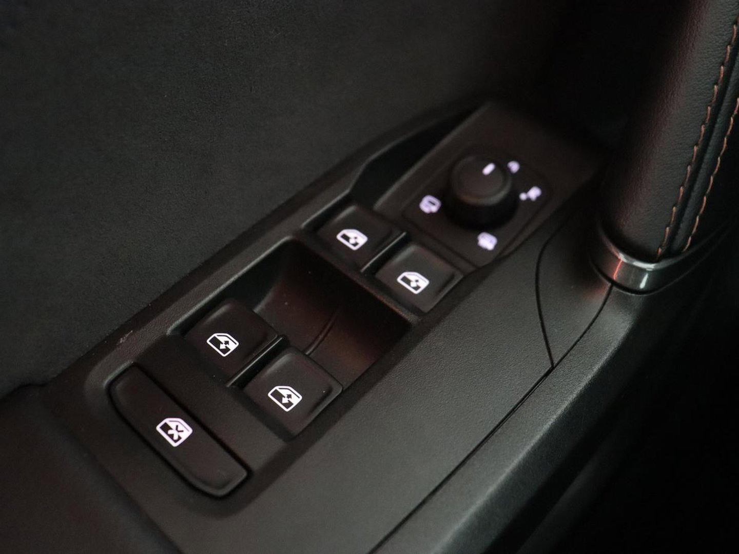 CUPRA Leon 1.5 eHybrid Business | Stoelverwarming | Adaptive cruise | Camera | Carplay | Sportstoelen | Matrix LED | Keyless | PHEV | Plug In