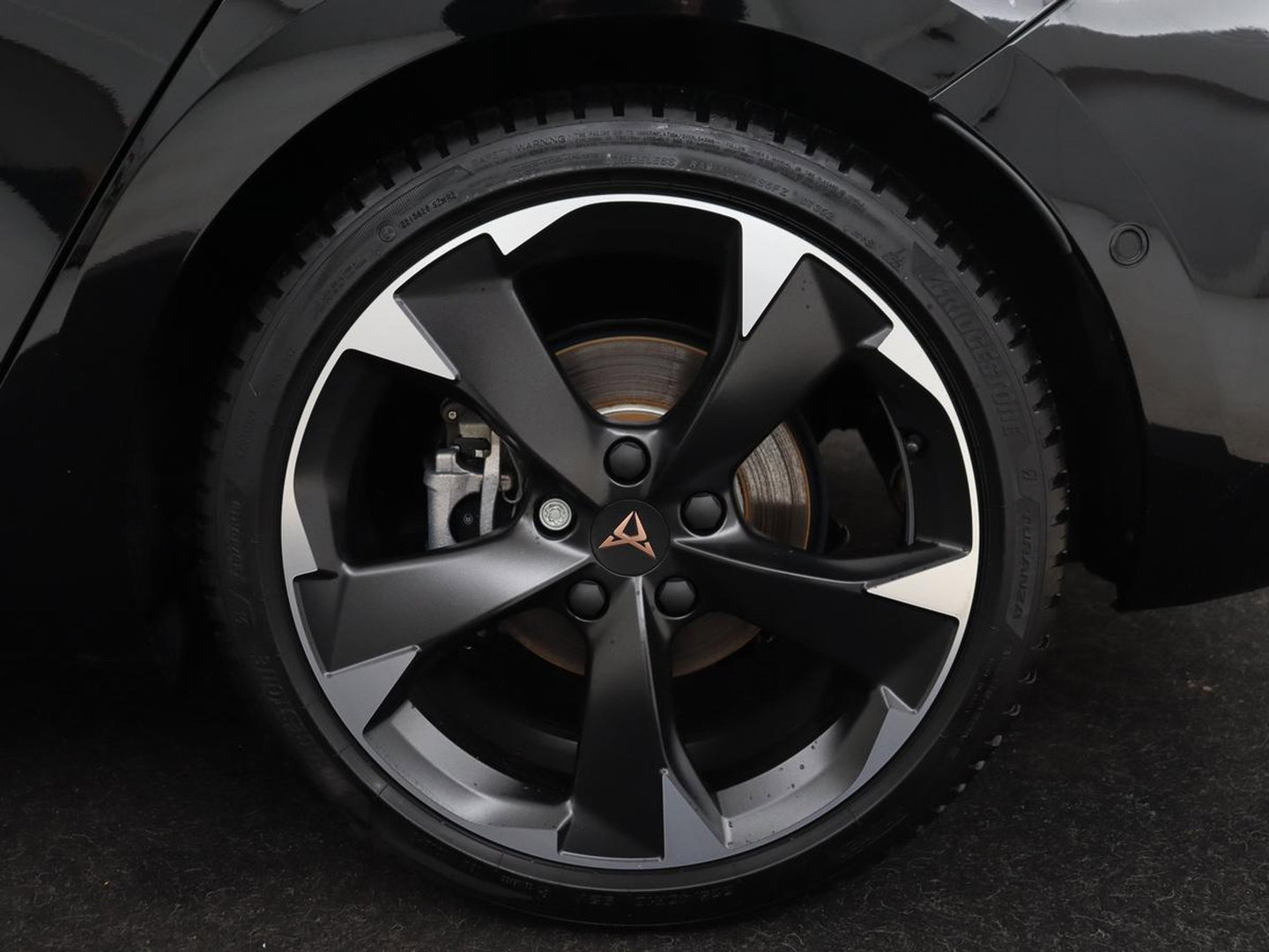 CUPRA Leon 1.5 eHybrid Business | Stoelverwarming | Adaptive cruise | Camera | Carplay | Sportstoelen | Matrix LED | Keyless | PHEV | Plug In