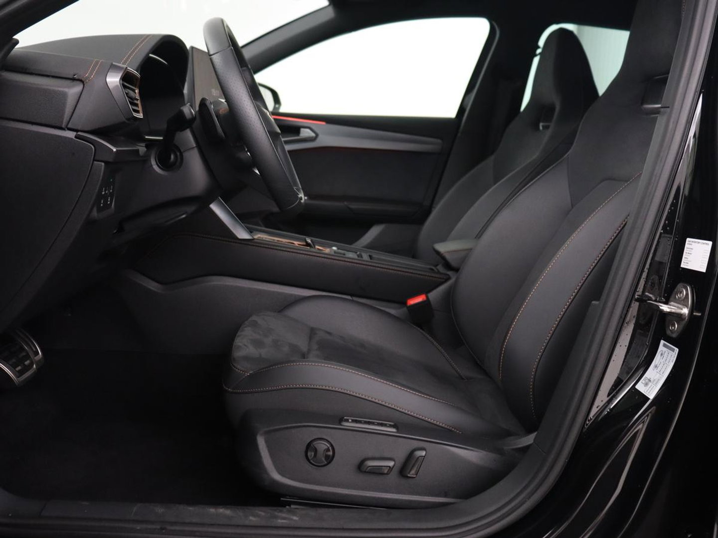 CUPRA Leon 1.5 eHybrid Business | Stoelverwarming | Adaptive cruise | Camera | Carplay | Sportstoelen | Matrix LED | Keyless | PHEV | Plug In