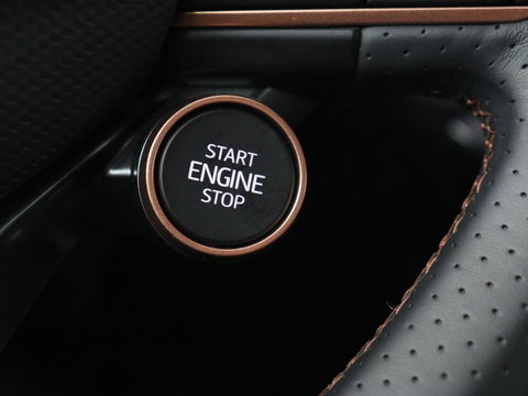 CUPRA Leon 1.5 eHybrid Business | Stoelverwarming | Adaptive cruise | Camera | Carplay | Sportstoelen | Matrix LED | Keyless | PHEV | Plug In