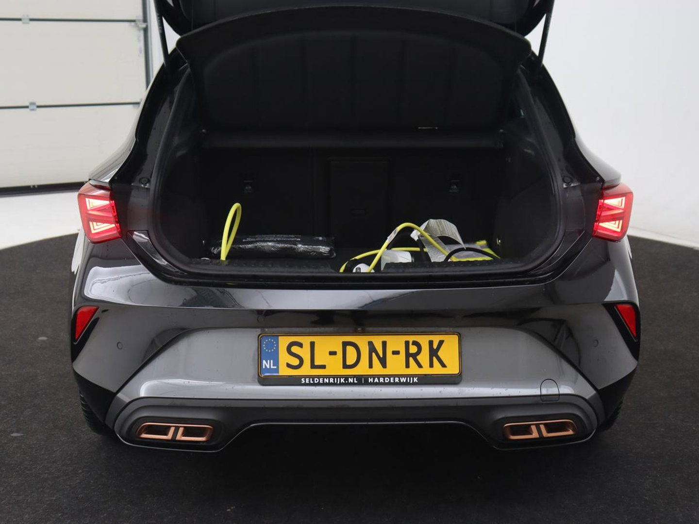 CUPRA Leon 1.5 eHybrid Business | Stoelverwarming | Adaptive cruise | Camera | Carplay | Sportstoelen | Matrix LED | Keyless | PHEV | Plug In