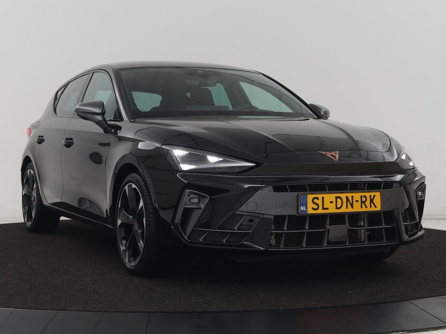 CUPRA Leon 1.5 eHybrid Business | Stoelverwarming | Adaptive cruise | Camera | Carplay | Sportstoelen | Matrix LED | Keyless | PHEV | Plug In