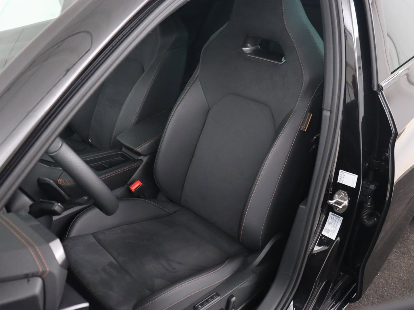 CUPRA Leon 1.5 eHybrid Business | Stoelverwarming | Adaptive cruise | Camera | Carplay | Sportstoelen | Matrix LED | Keyless | PHEV | Plug In