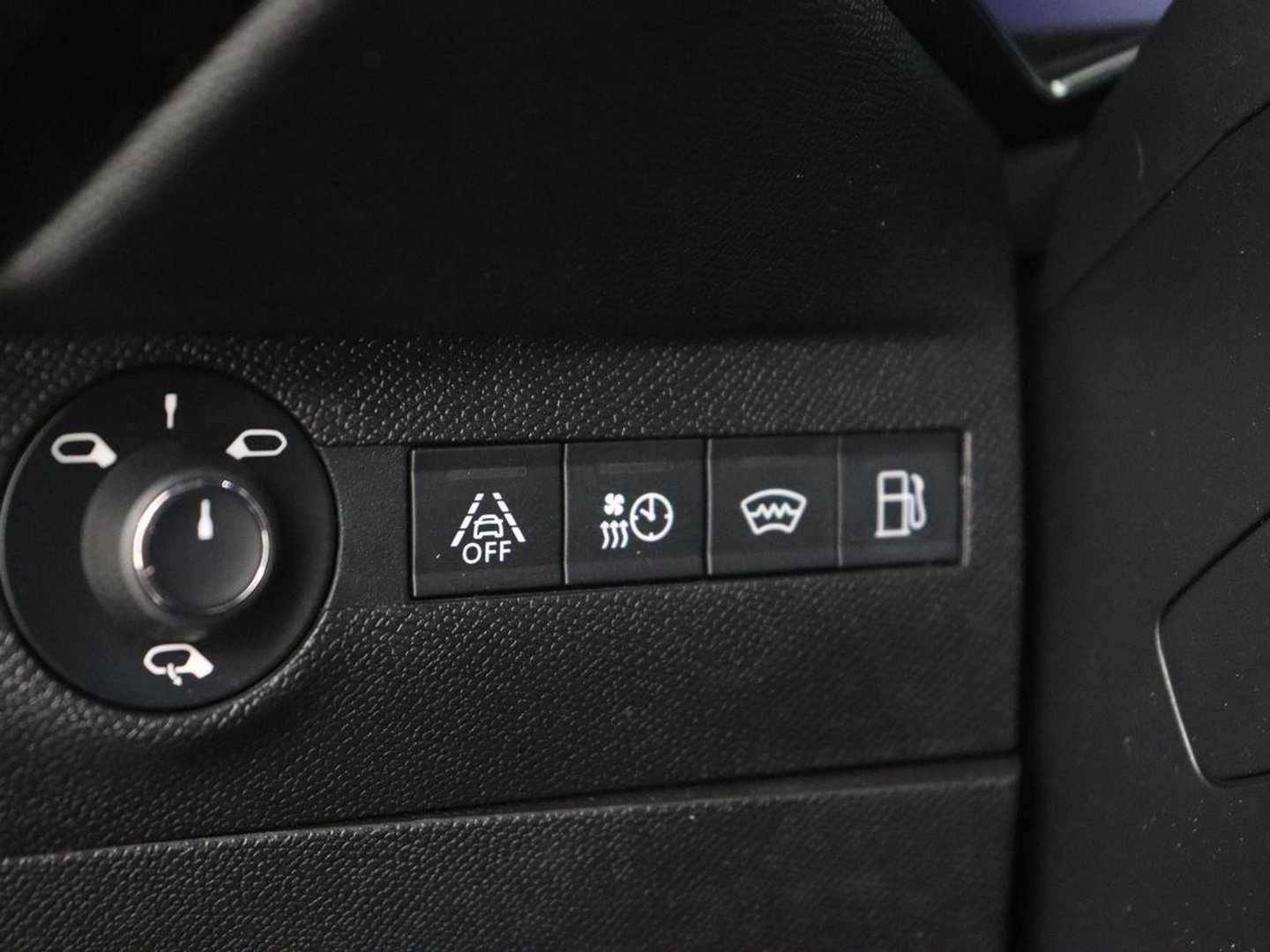 DS 7 Crossback E-Tense Performance Line 225 | SOH 90% | Stoelverwarming | Adaptive cruise | Alcantara | Keyless | Full LED | Carplay | Navigatie | Memory | Digital Cockpit | Dodehoek detectie | DAB | Getint glas | PHEV | Plug In